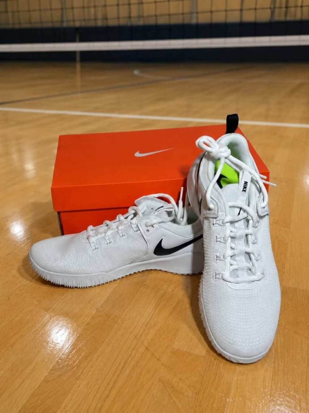 NEW IN BOX! WOMENS 10 / NIKE ZOOM HyperAce 2 - Volleyball
